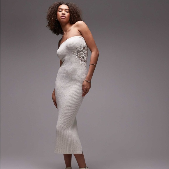 Elegant White Strapless Dress - Picture 2 of 4